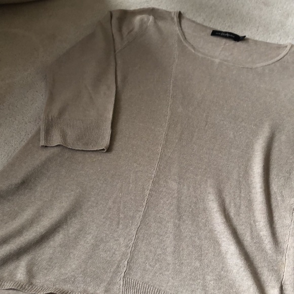 Eric Alexander asymmetrical linen top! - Picture 4 of 6